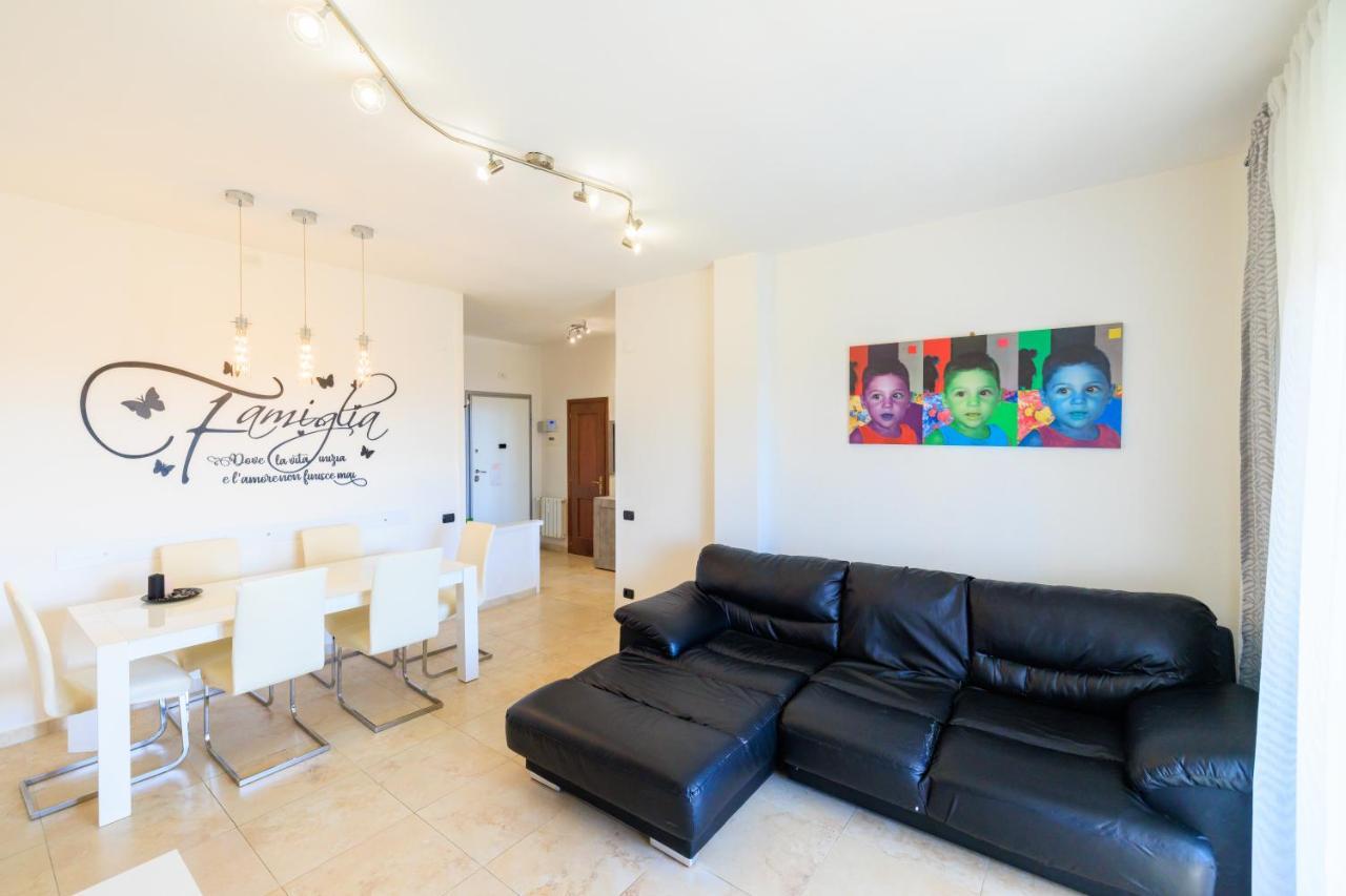 L' Essenziale Apartment ลีวอร์โน ภายนอก รูปภาพ